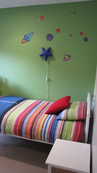 Child's bedroom, green colour scheme